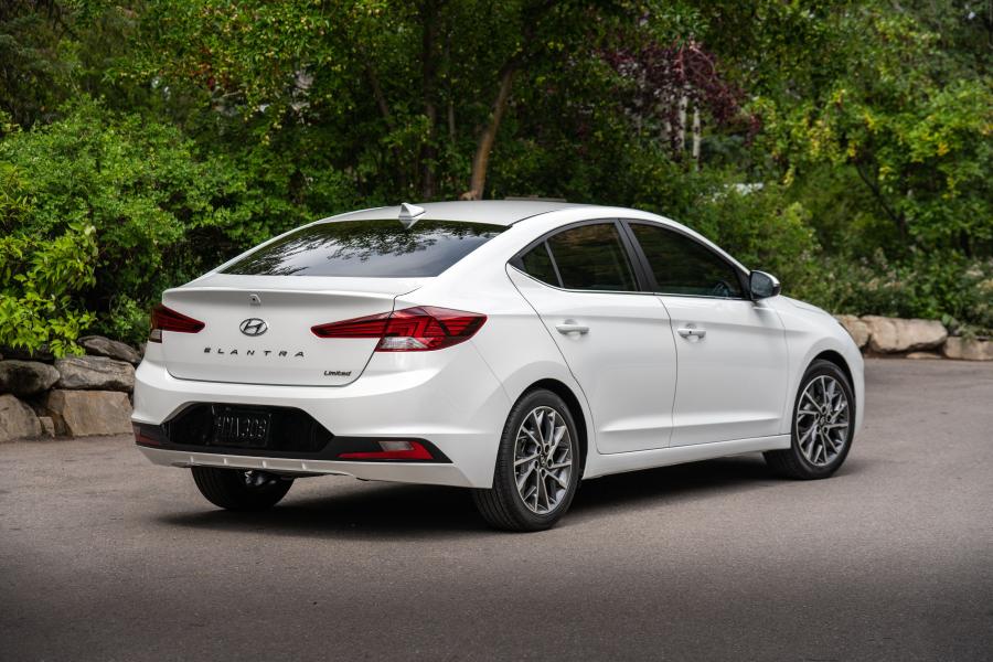  Hyundai Elantra Limited (AD) 2018 года  (NA) (фото 33 из 42)